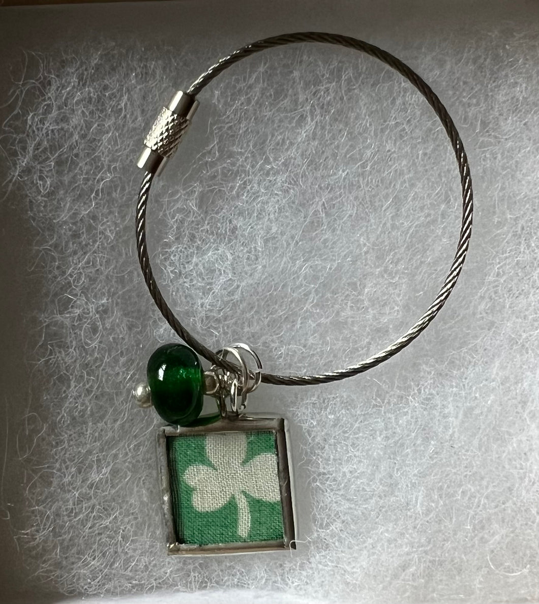 Two Charming Chix Shamrock Thread Keep