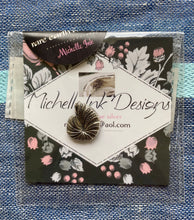 Load image into Gallery viewer, Michelle Ink Shell Needle Magnet