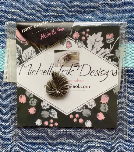 Michelle Ink Shell Needle Magnet
